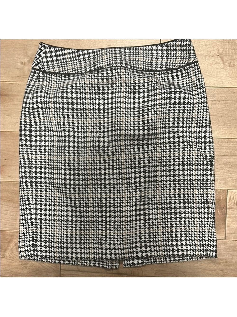 Chic Houndstooth Skirt